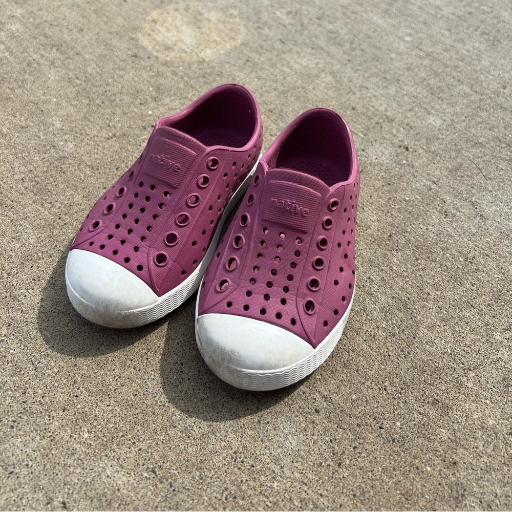 Twilight pink Natives - size 6C